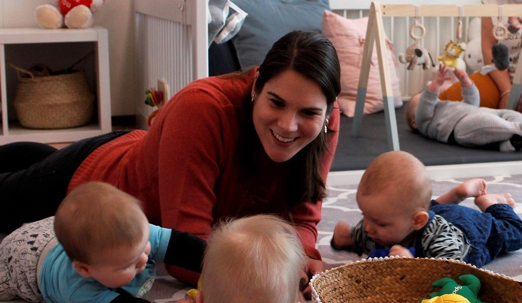 Samen spelen met baby's, bij De Ooievaar