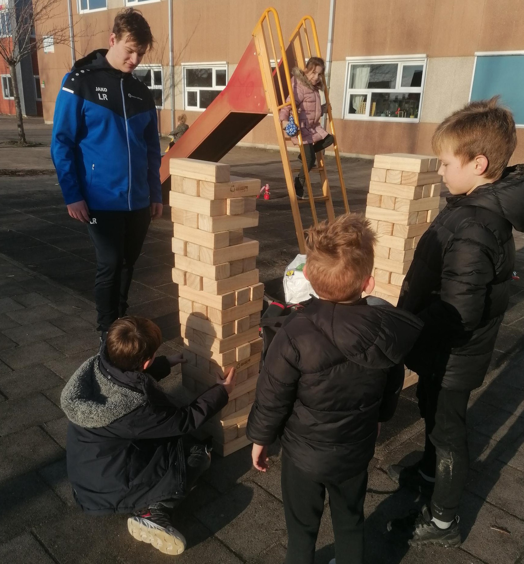 Buiten spelletjes spelen, TintelTuin.