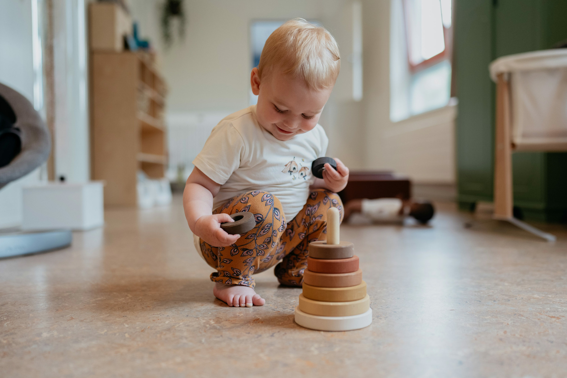 Baby speelt bij kinderopvang TintelTuin.